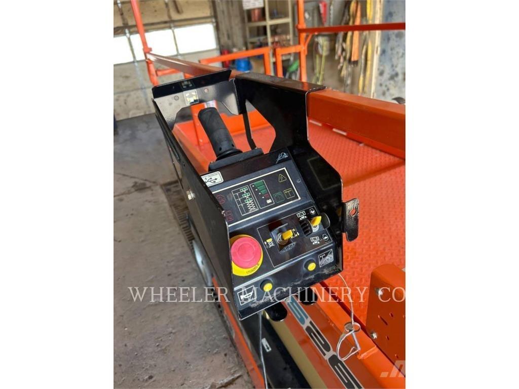 JLG ES2646 Scissor lifts