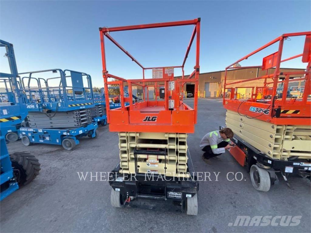 JLG ES3246 Scissor lifts