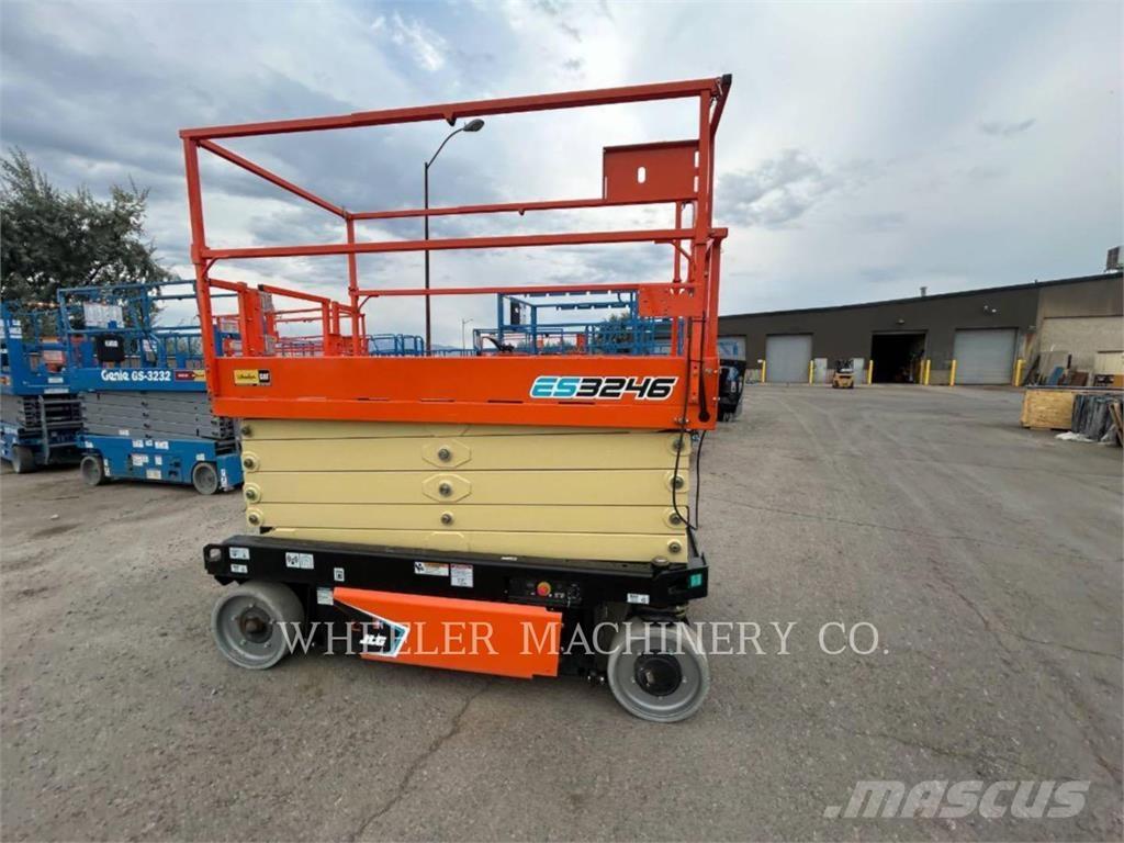 JLG ES3246 Scissor lifts