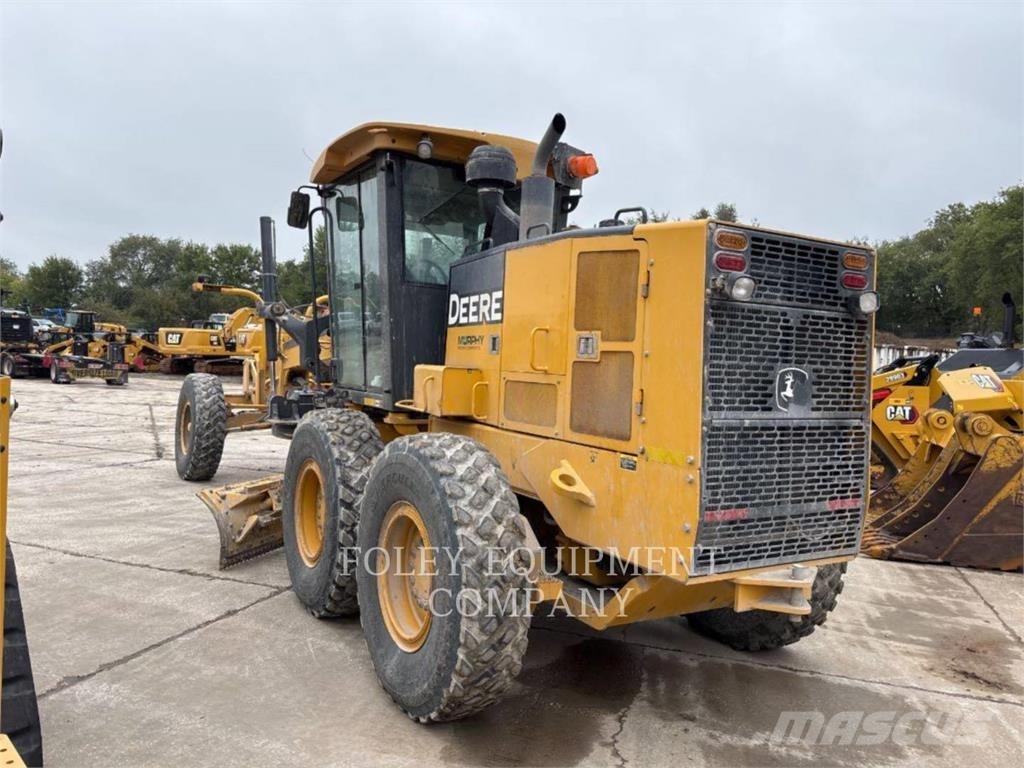 John Deere 670 Graders