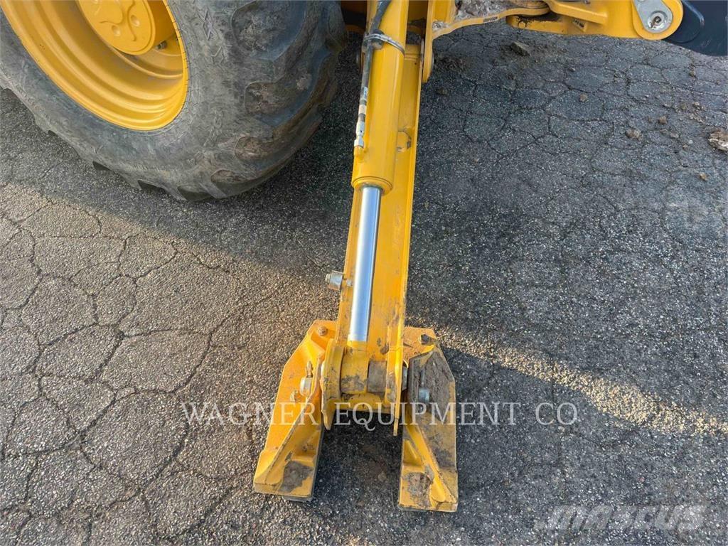 John Deere & CO. 320P TLB's