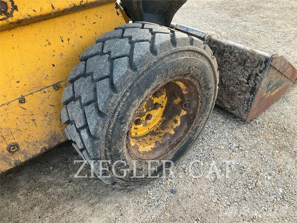 John Deere & CO. 330G Crawler FEL's