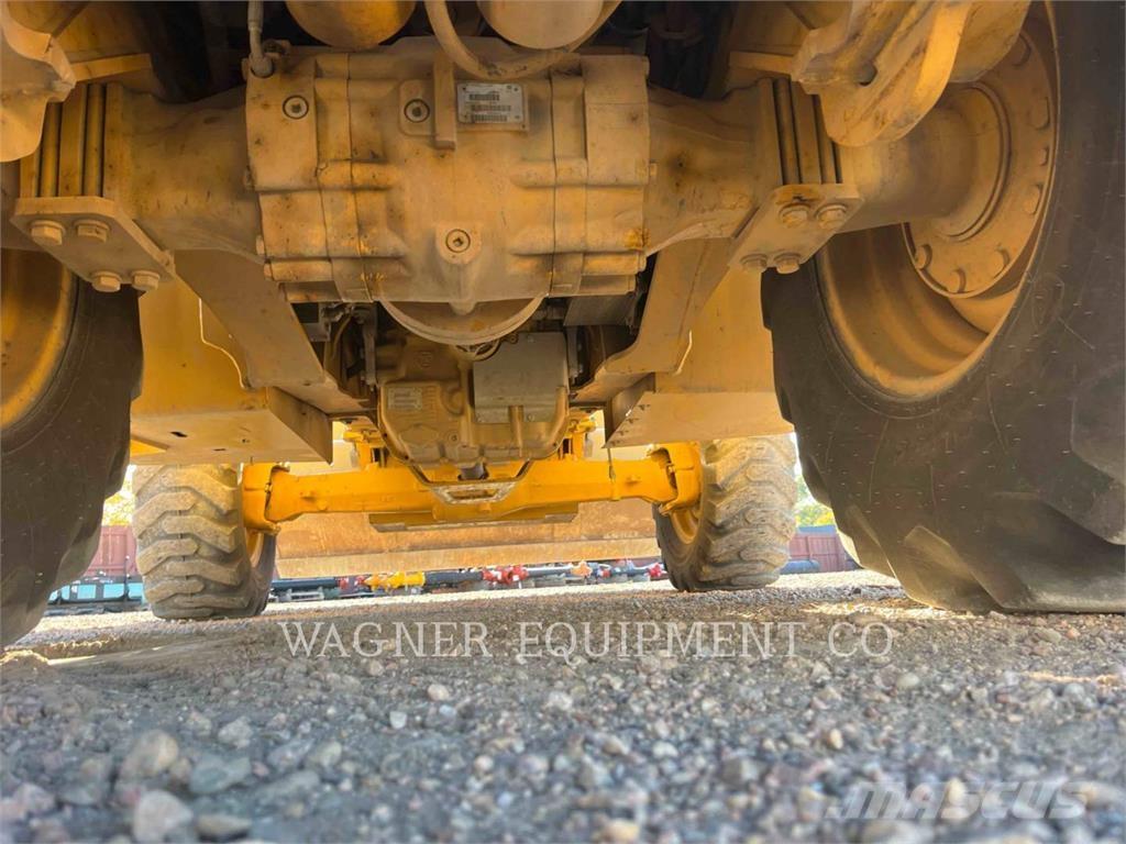 John Deere & CO. 410K TC TLB's