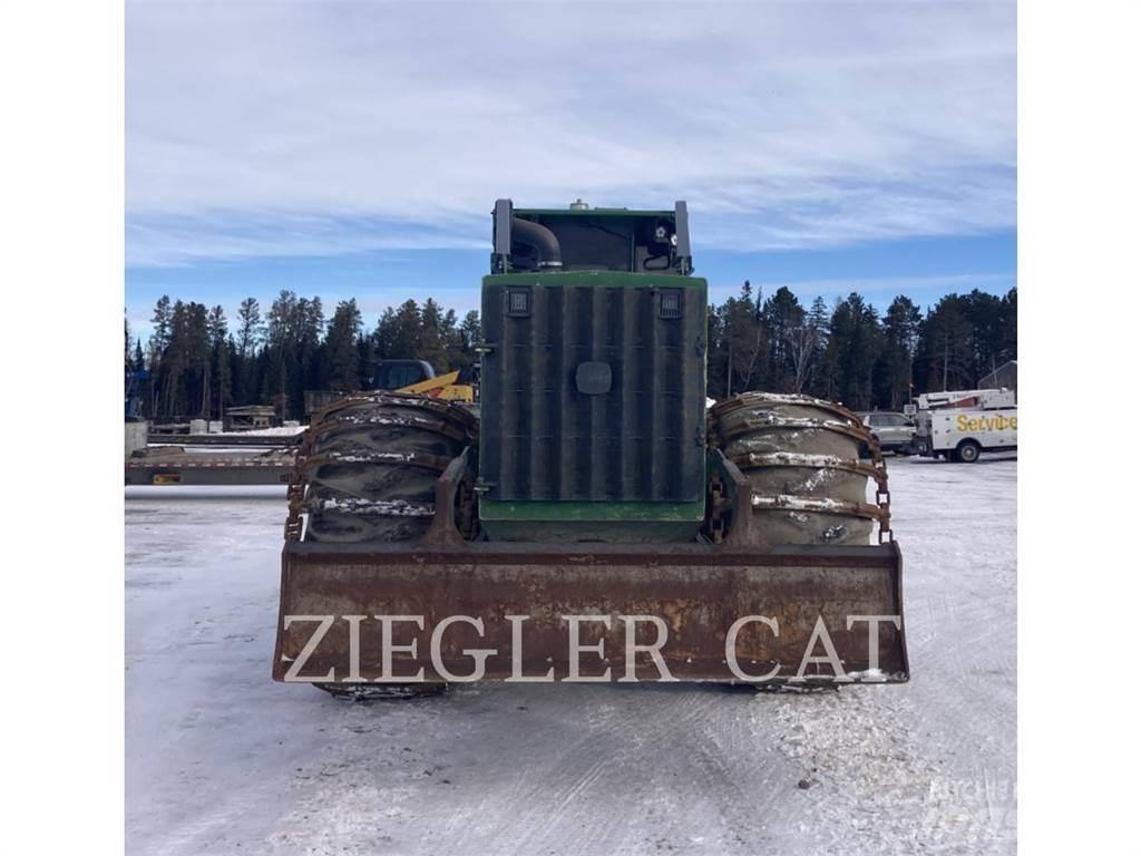John Deere & CO. 748L Forestry tractors