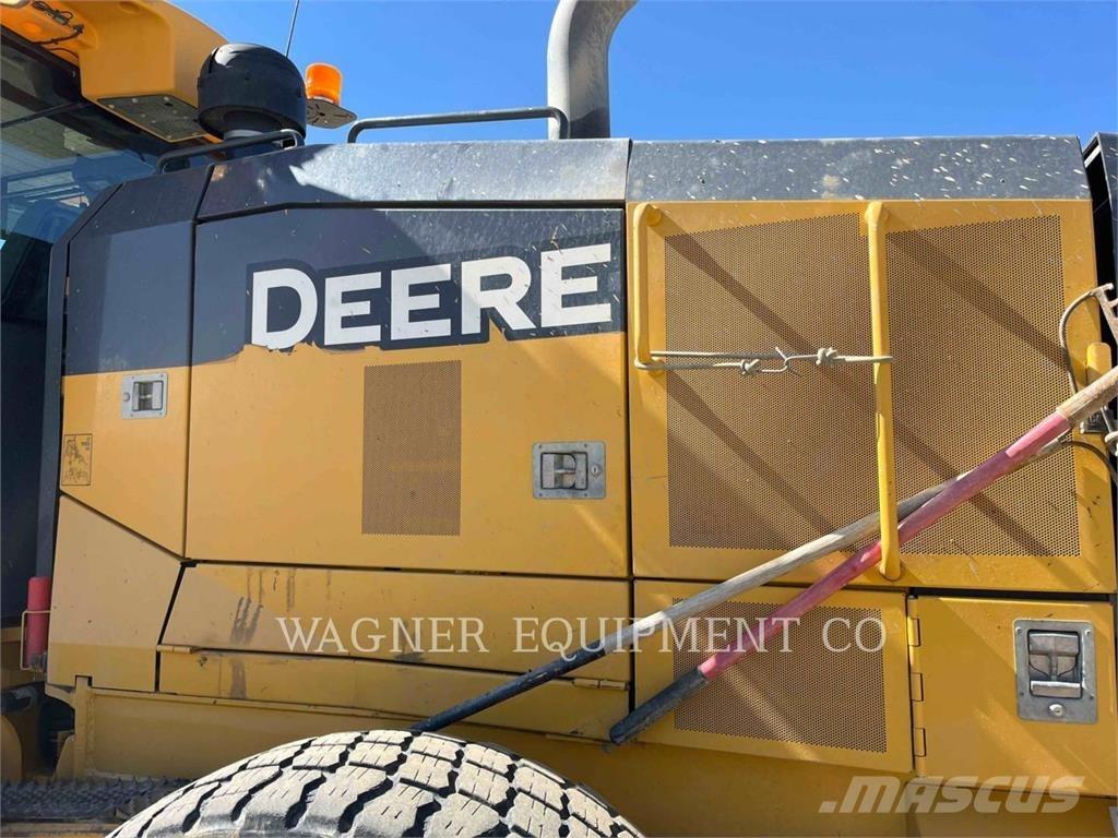 John Deere & CO. 772G AWD Graders