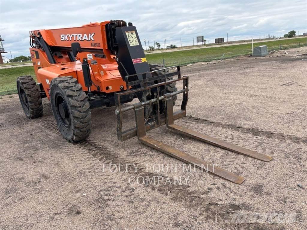 SkyTrak 8042O Telescopic handlers