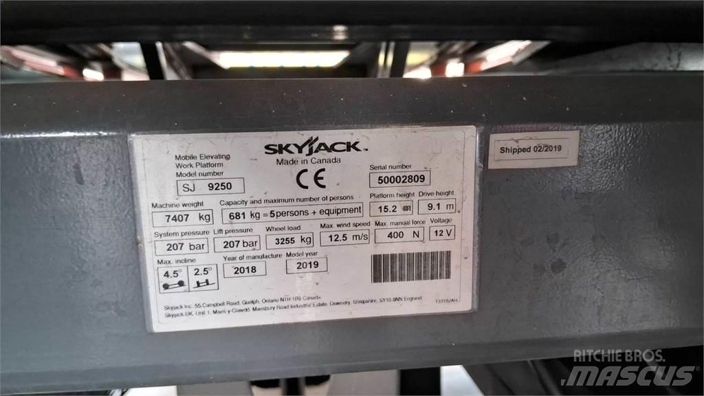SkyJack 9250RT Scissor lifts