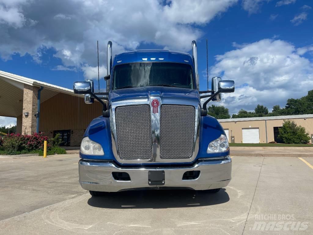 Kenworth T 680 Truck Tractor Units