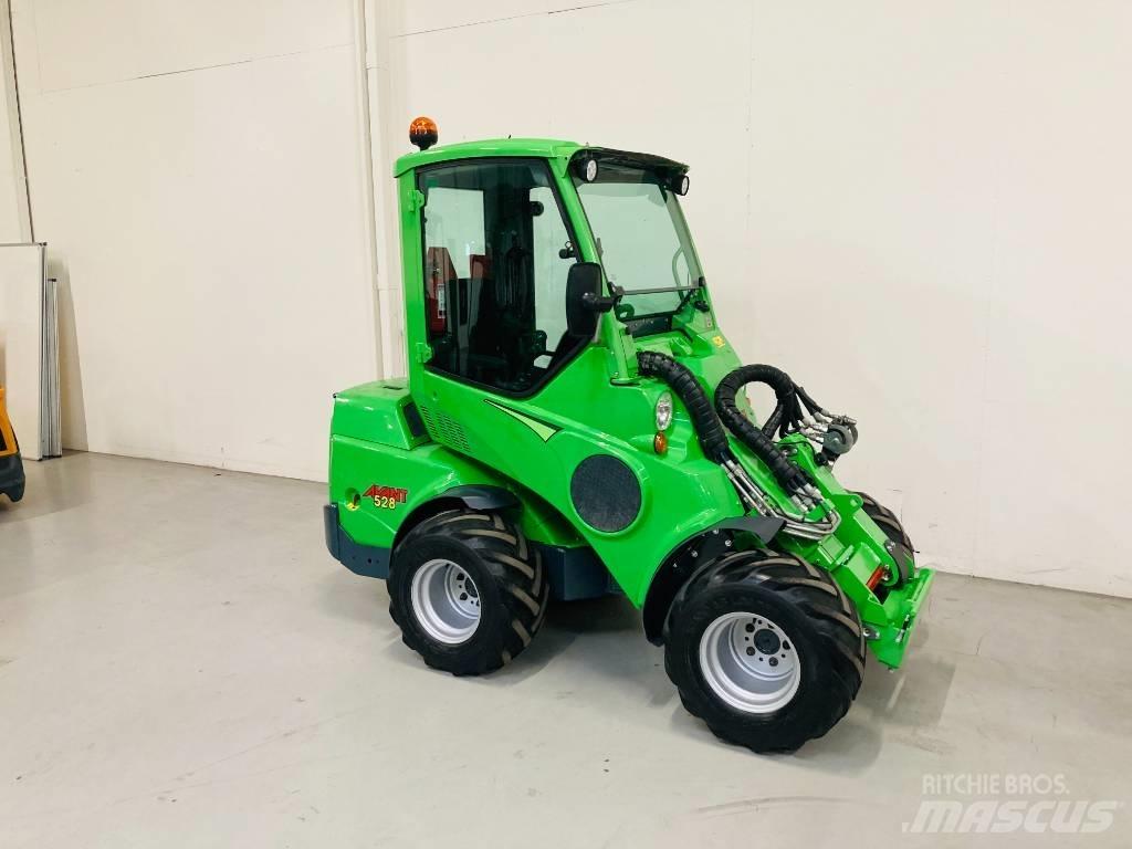 Avant 528 Mini loaders