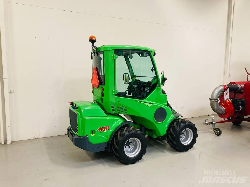 Avant 528 Mini loaders