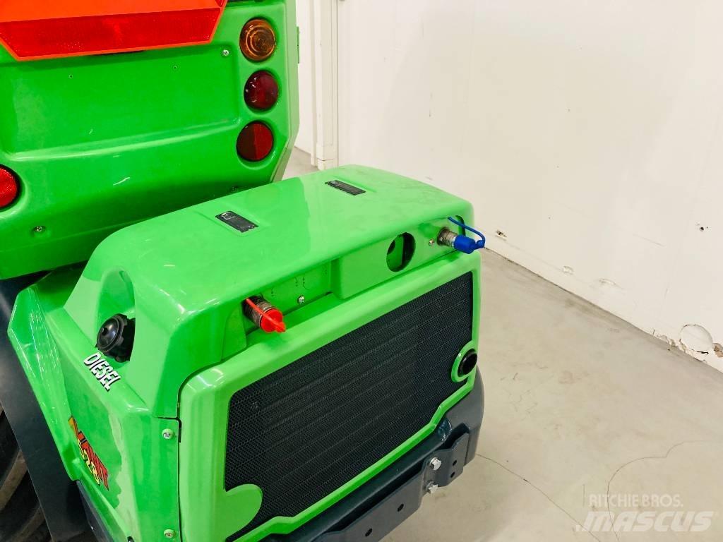 Avant 528 Mini loaders