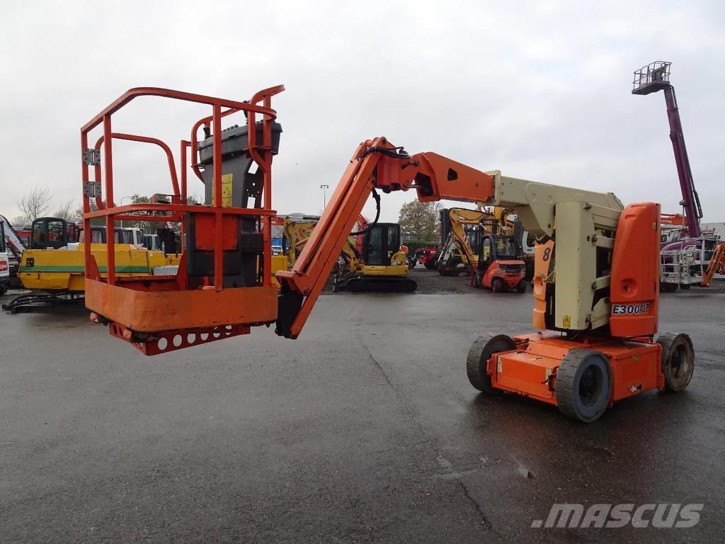 JLG E300AJP Articulated boom lifts