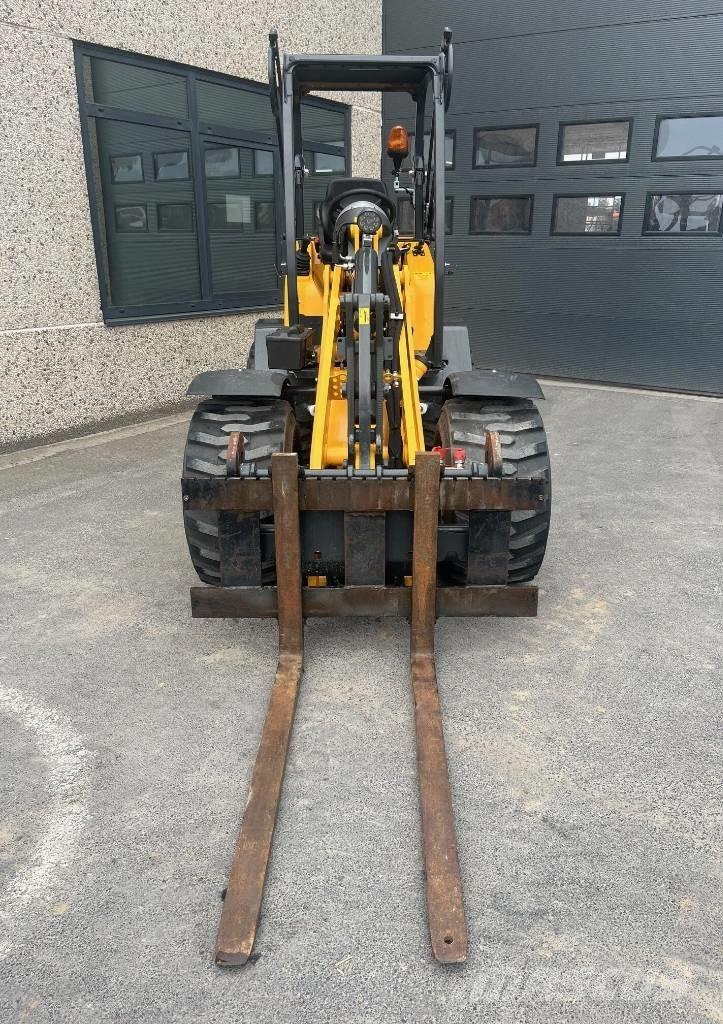 Schäffer 2445S Mini loaders