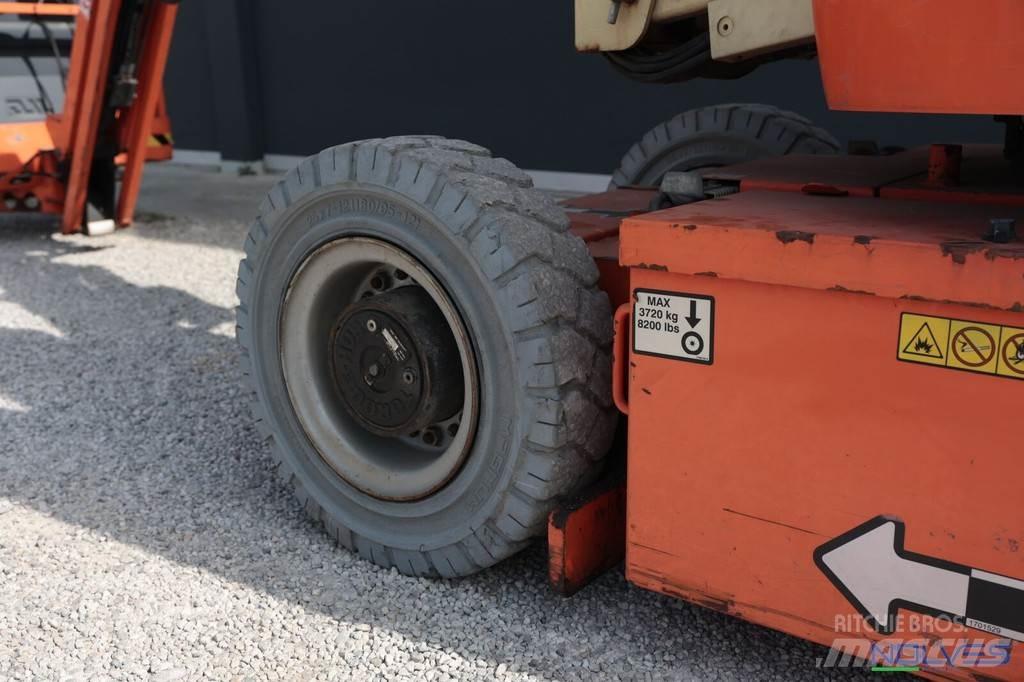 JLG E300AJP Articulated boom lifts