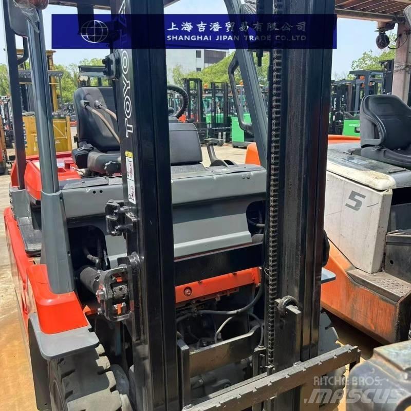 Toyota 15 Electric forklift trucks