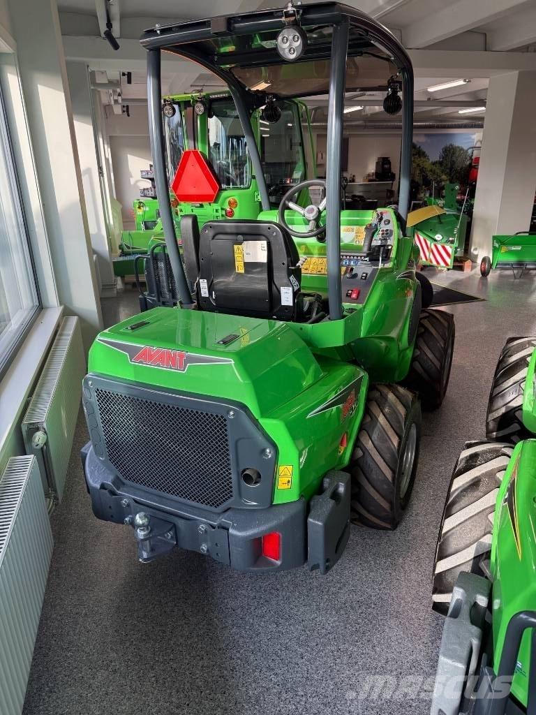 Avant 528 Skid steer loaders