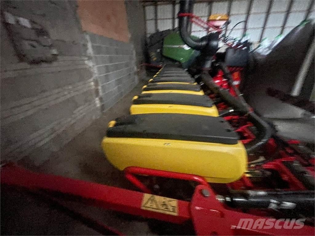 Väderstad TPV 12 Precision sowing machines