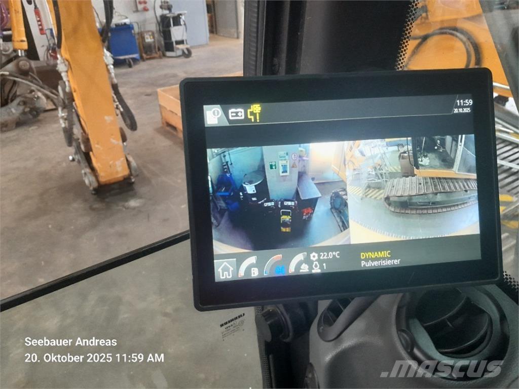 Liebherr R922 Crawler excavators