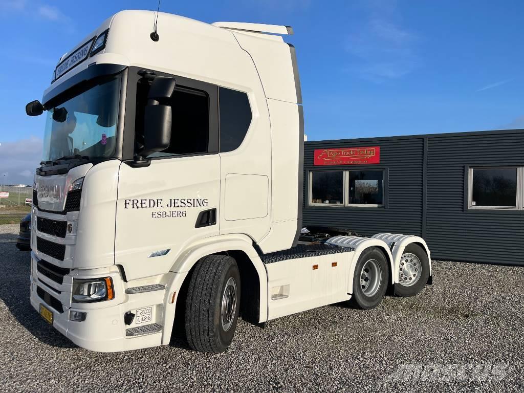 Scania R 560 LA Truck Tractor Units