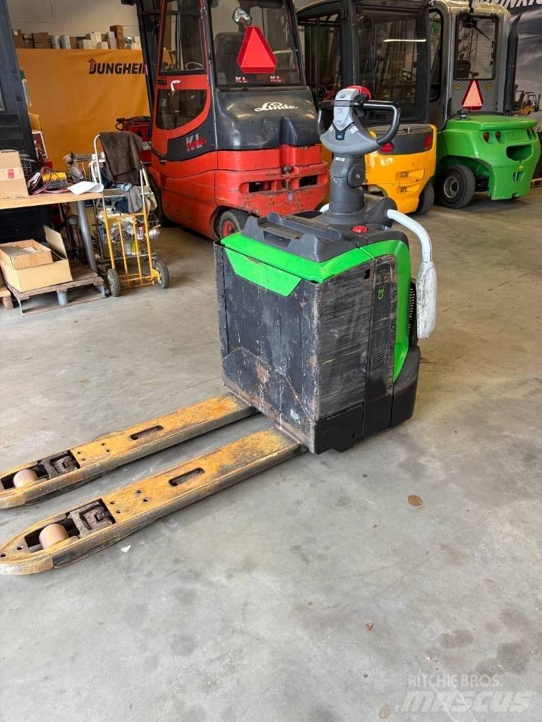 Cesab P 320 Low lifter with platform