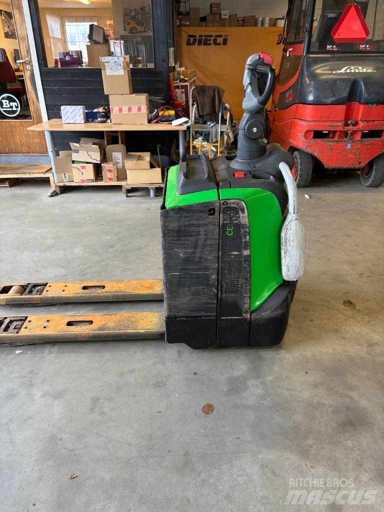 Cesab P 320 Low lifter with platform