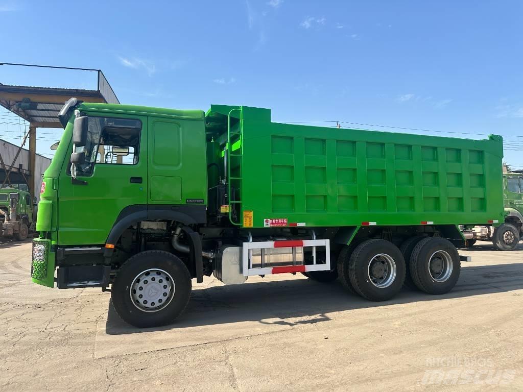 Howo 371 Van Body Trucks