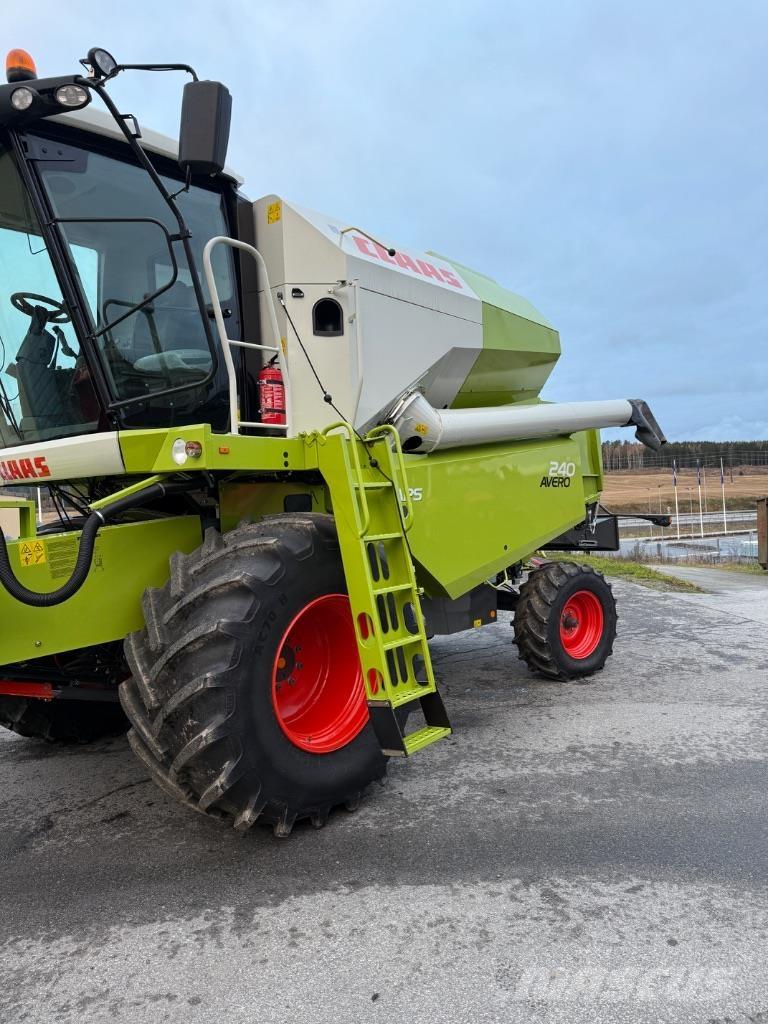 CLAAS Avero 240 Combine harvesters