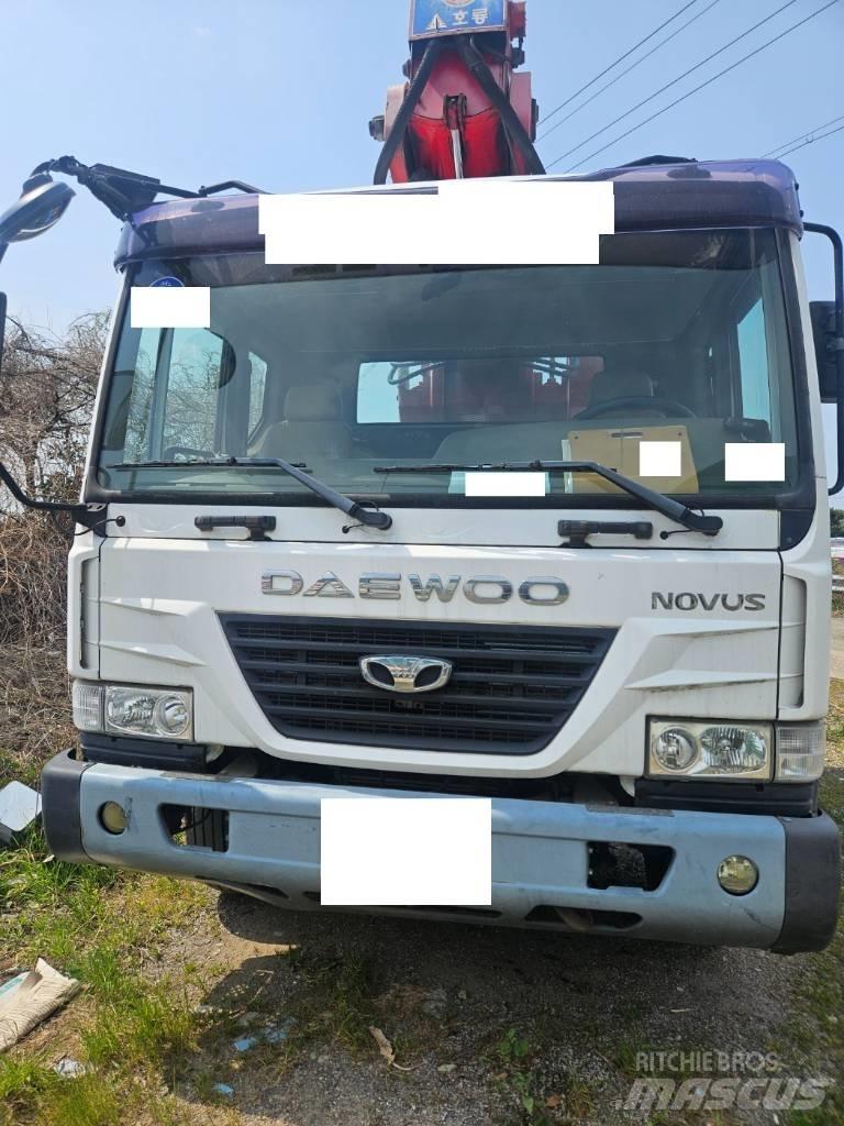 Horyong SKY450 Truck mounted aerial platforms