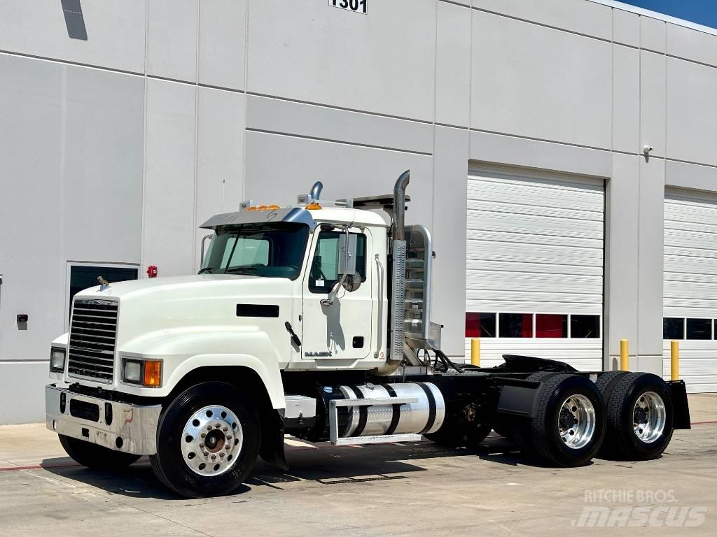 Mack CHU 613 Truck Tractor Units