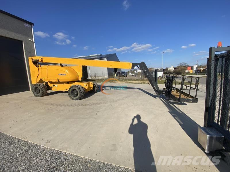 JLG 800AJ Articulated boom lifts