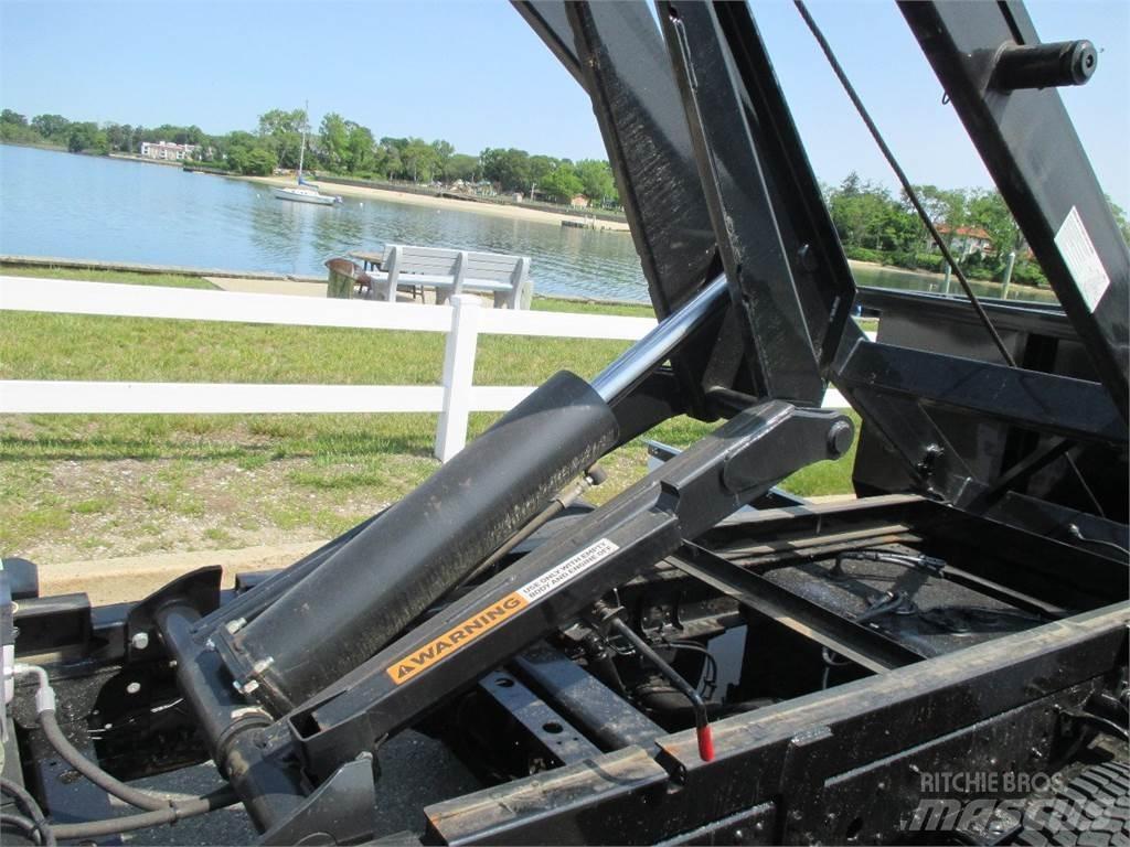 Isuzu NRR Containerframe/Skiploader trucks
