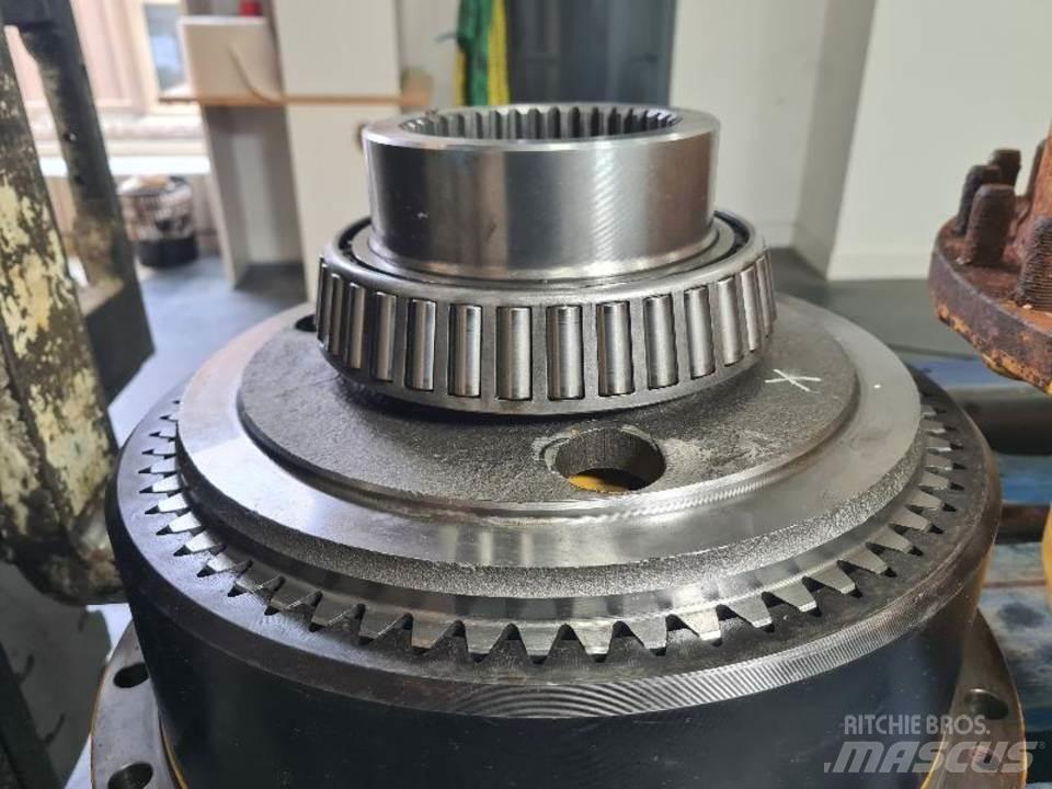 CAT 735 Transmission
