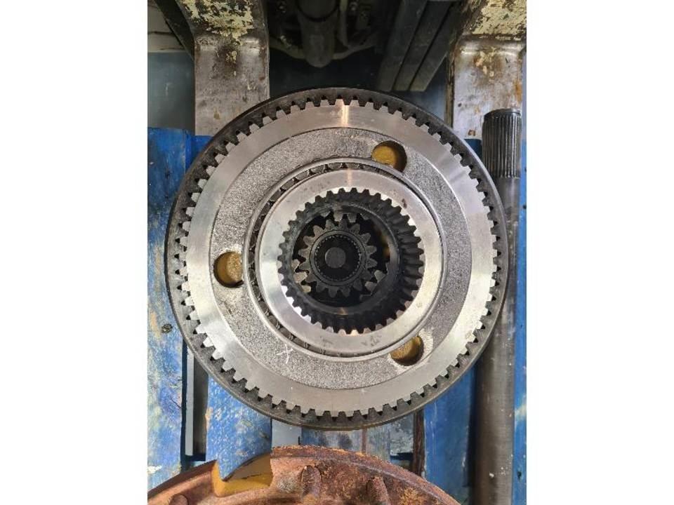CAT 735 Transmission