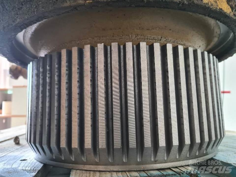 CAT 735 Transmission