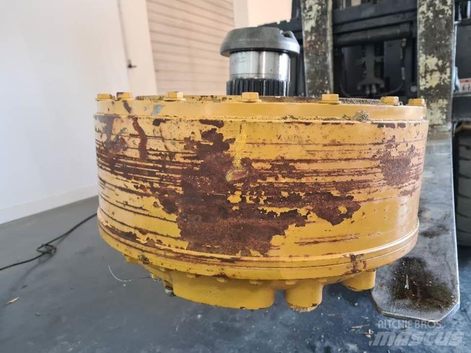 CAT 735 Transmission
