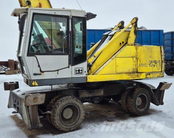 Fuchs MHL 331 Waste / industry handlers
