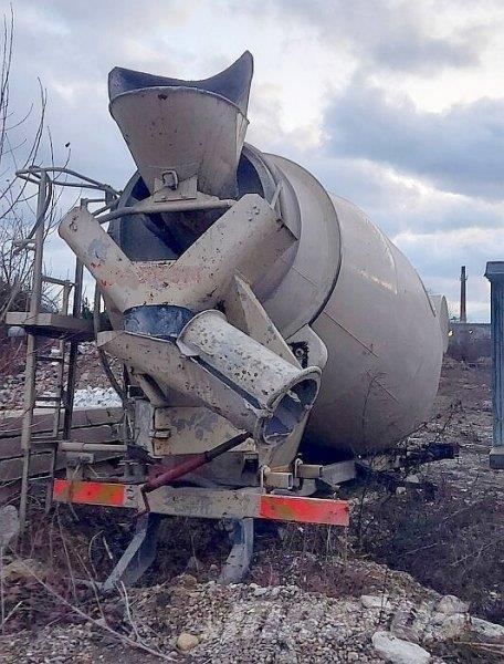  _JINÉ (SK) Kurta Concrete trucks