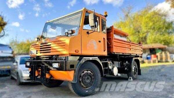 Praga NTS 265 + sypač Sand and salt spreaders