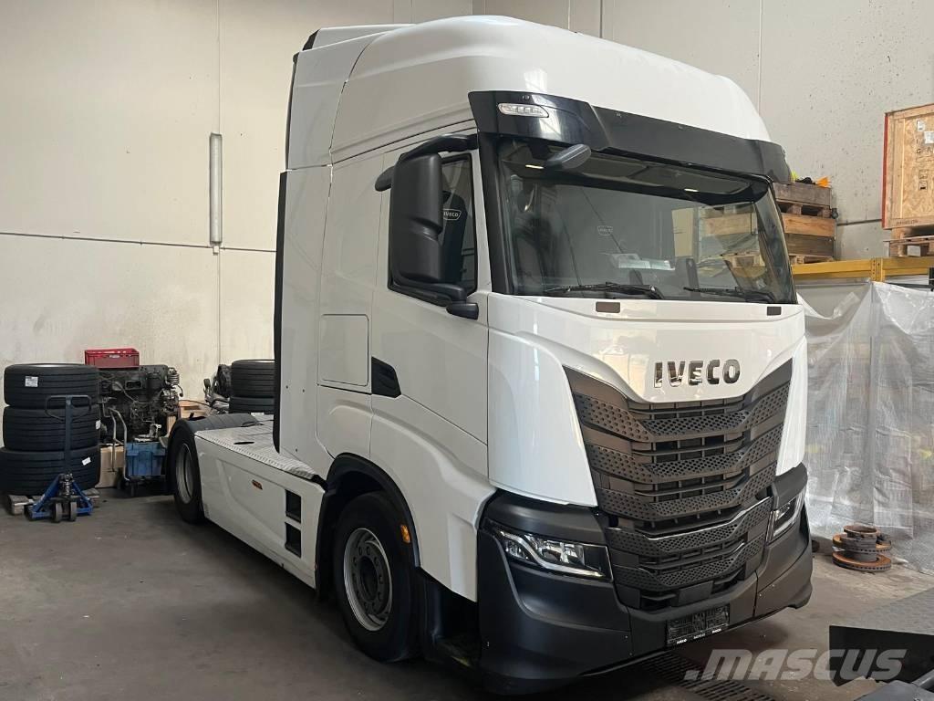 Iveco S-Way AS 440 Truck Tractor Units