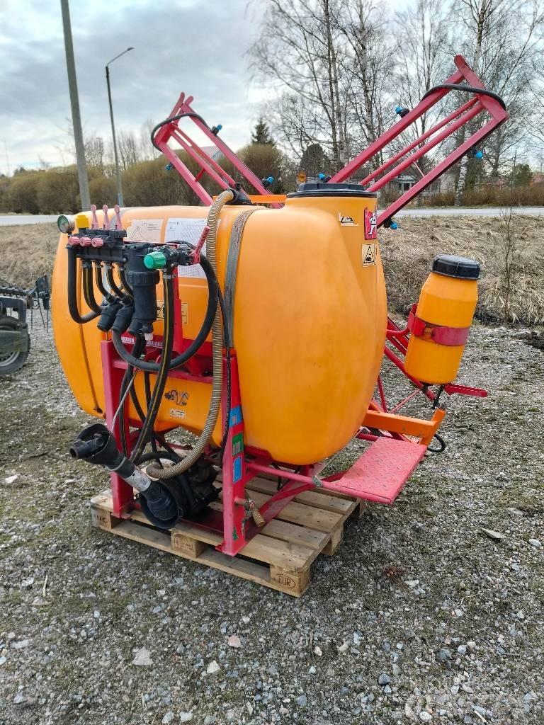 Junkkari 900 / 12 Mounted sprayers