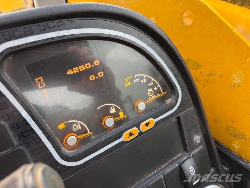 JCB 535-140 Hiviz Telescopic handlers