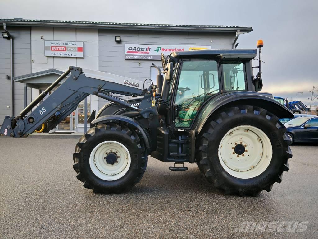 Valtra N 142 Versu Tractors