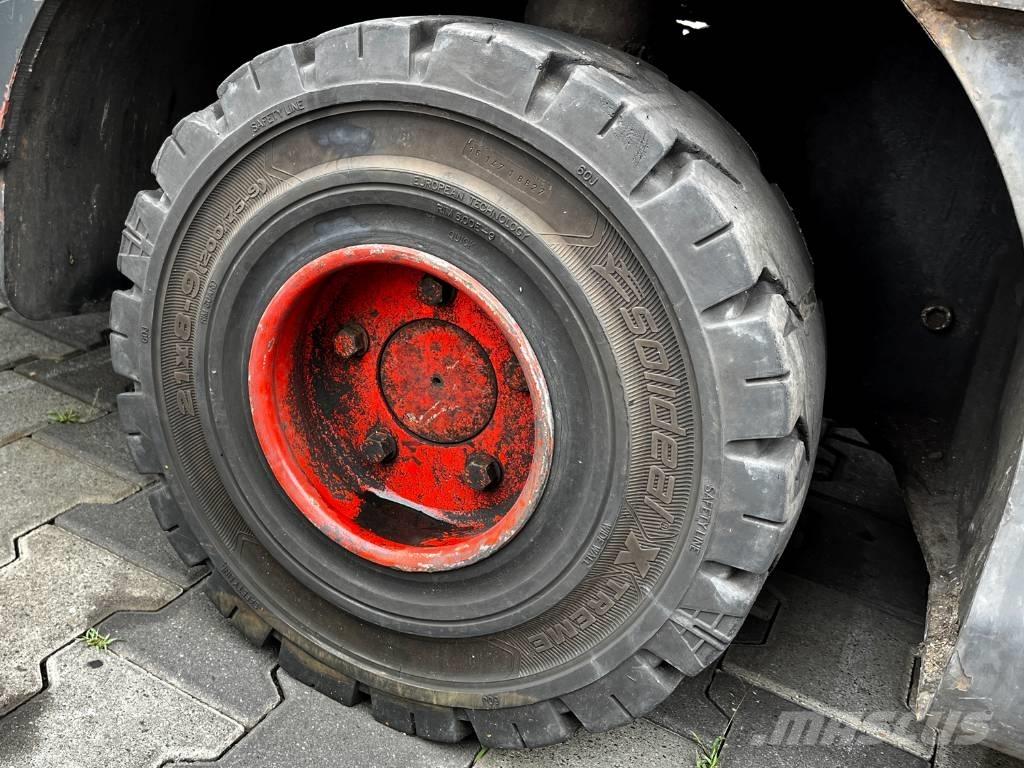Linde P 250 Towing truck