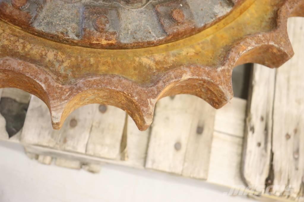 Hitachi 130 Tyres, wheels and rims