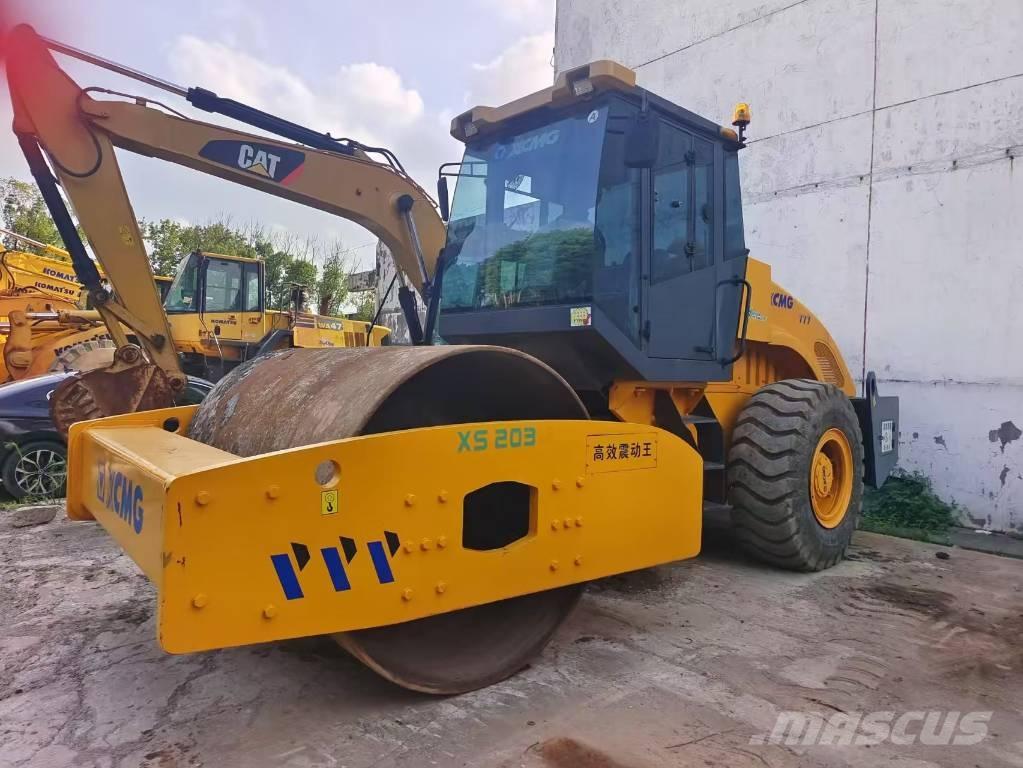 XCMG XS 203 J Single drum rollers