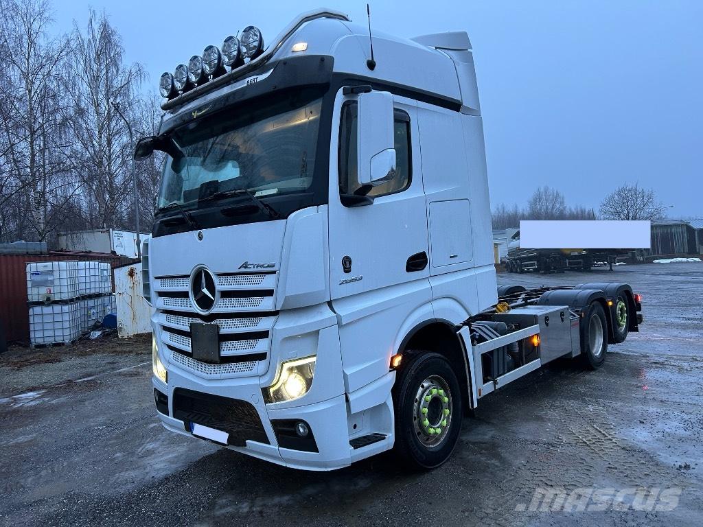 Mercedes-Benz 2853 Chassis Cab trucks