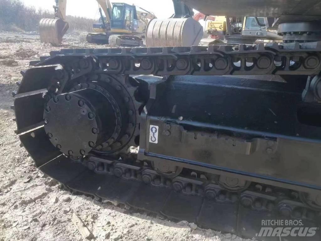 Hitachi ZX 200 Crawler excavators