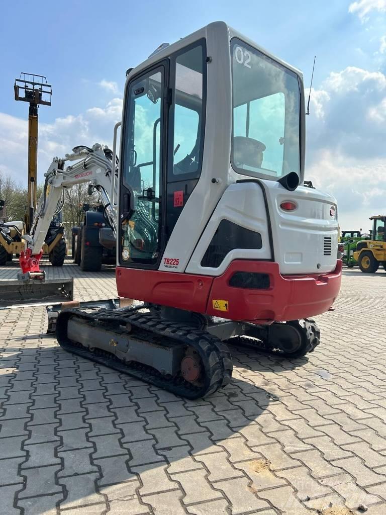 Takeuchi TB 225 Mini excavators < 7t