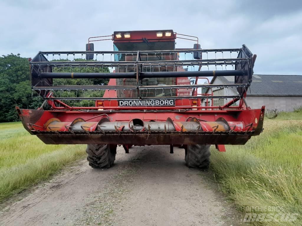 Dronningborg D 7500 Combine harvesters
