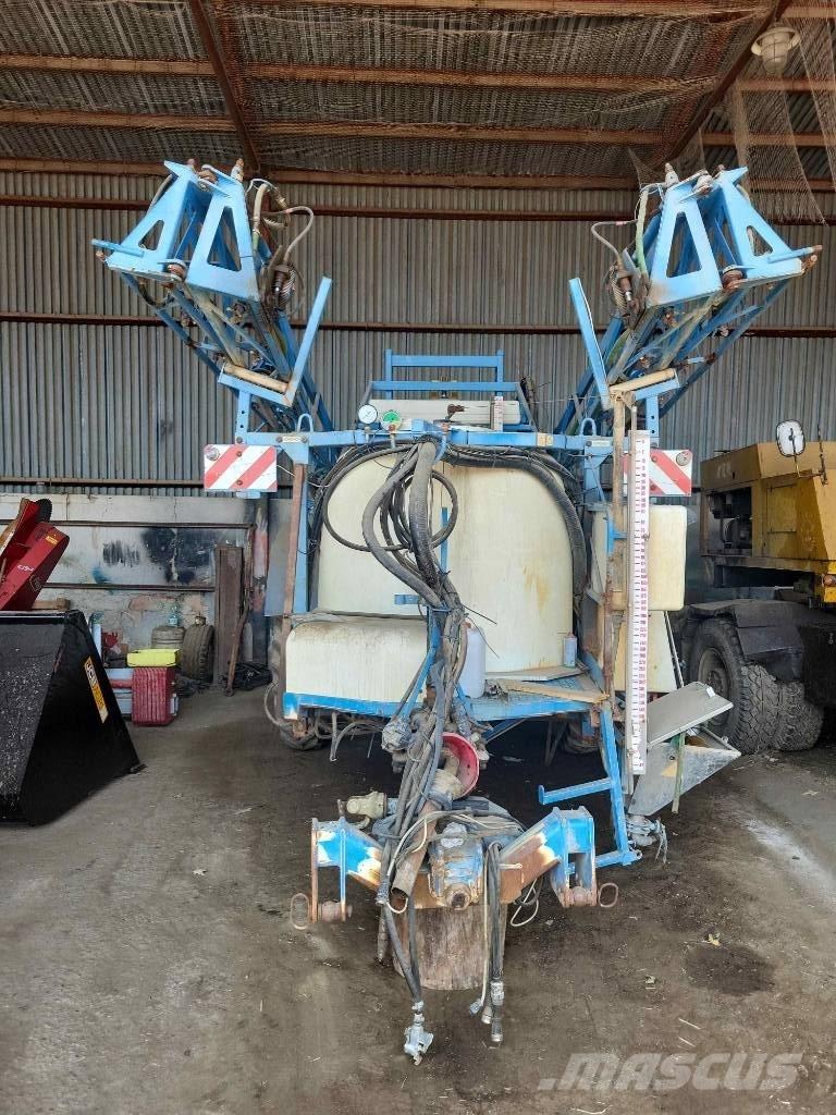 Agrio Mamut 4200 Trailed sprayers